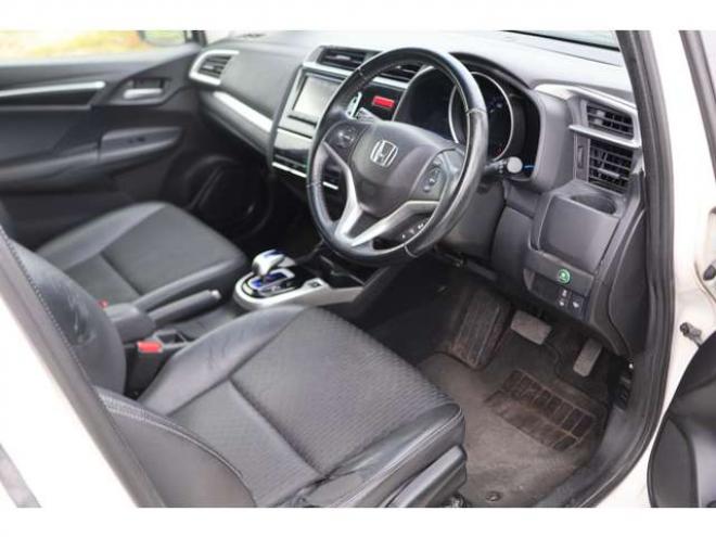 フィット1.5 ハイブリッド Lパッケージ 4WD　検R9/1　バックカメラ　BT　クルコン　エンスタ　DVD　ETC　自社　ローンカノウ 1500
