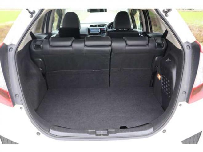 フィット1.5 ハイブリッド Lパッケージ 4WD　検R9/1　バックカメラ　BT　クルコン　エンスタ　DVD　ETC　自社　ローンカノウ 1500