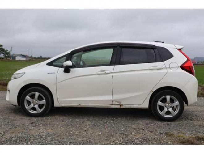 フィット1.5 ハイブリッド Lパッケージ 4WD　検R9/1　バックカメラ　BT　クルコン　エンスタ　DVD　ETC　自社　ローンカノウ 1500