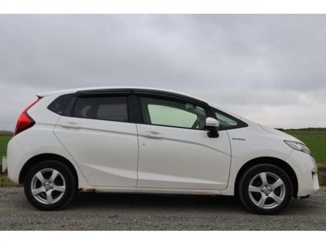 フィット1.5 ハイブリッド Lパッケージ 4WD　検R9/1　バックカメラ　BT　クルコン　エンスタ　DVD　ETC　自社　ローンカノウ 1500