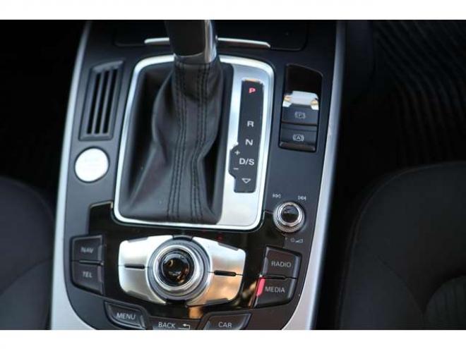 アウディA4 2.0 TFSI クワトロ 4WD　検R8/10　ナビ　TV　バックカメラ　自社　ローンカノウ 正規輸入車 2000