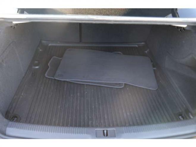 アウディA4 2.0 TFSI クワトロ 4WD　検R8/10　ナビ　TV　バックカメラ　自社　ローンカノウ 正規輸入車 2000