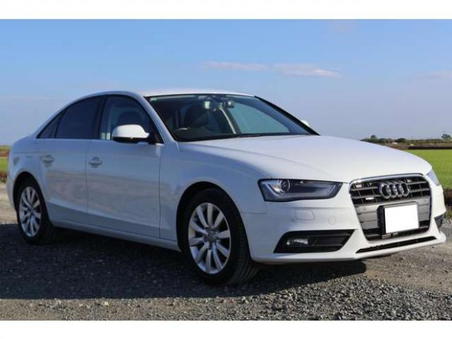アウディA4 2.0 TFSI クワトロ 4WD　検R8/10　ナビ　TV　バックカメラ　自社　ローンカノウ 正規輸入車 2000