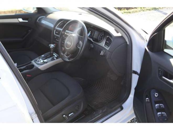 アウディA4 2.0 TFSI クワトロ 4WD　検R8/10　ナビ　TV　バックカメラ　自社　ローンカノウ 正規輸入車 2000