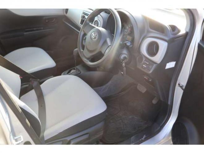 ヴィッツ1.3 F 4WD　検R8/10　ETC　自社　ローンカノウ 1300