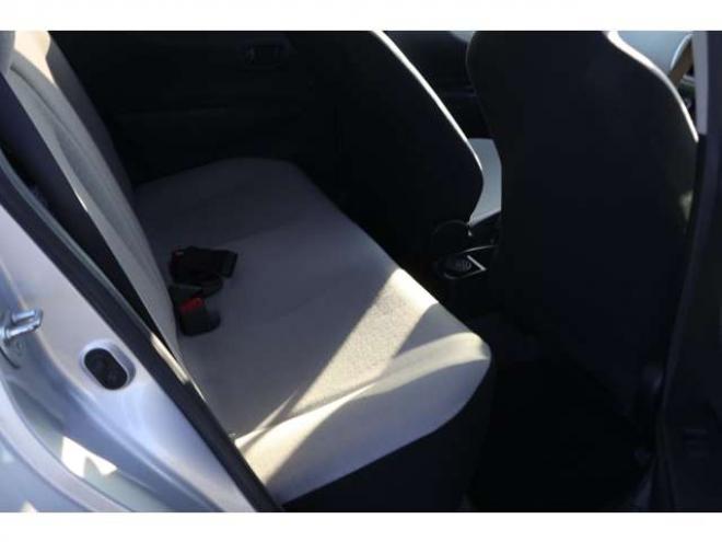 ヴィッツ1.3 F 4WD　検R8/10　ETC　自社　ローンカノウ 1300