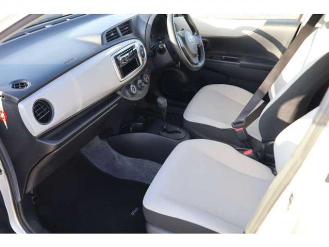 ヴィッツ1.3 F 4WD　検R8/10　ETC　自社　ローンカノウ 1300