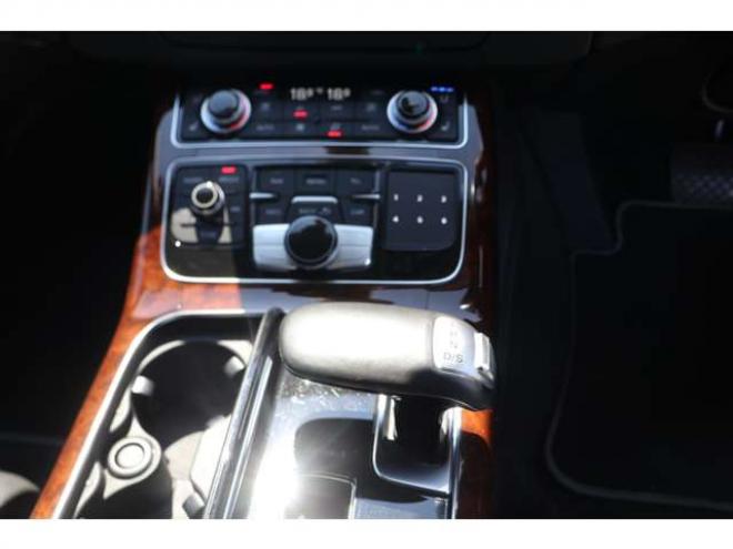 アウディA8 3.0 TFSI クワトロ 4WD　検R9/10　スーパーチャージャー　クルコン　バックカメラ　TV　パワーバックドア 正規輸入車 3000