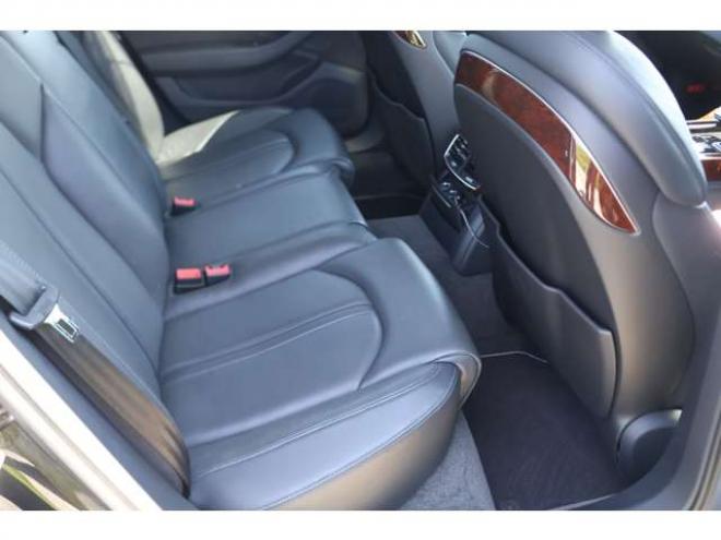 アウディA8 3.0 TFSI クワトロ 4WD　検R9/10　スーパーチャージャー　クルコン　バックカメラ　TV　パワーバックドア 正規輸入車 3000