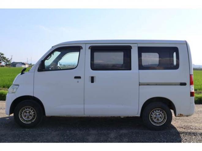 ライトエースバン1.5 GL 4WD　検1年　キーレス　自社　ローンカノウ 1500