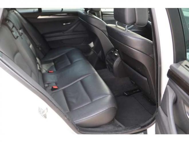 BMW5シリーズツーリング 523d ブルーパフォーマンス Mスポーツパッケージ　検二年　シートヒーター　ETC　ディーゼルターボ 正規輸入車 2WD 2000