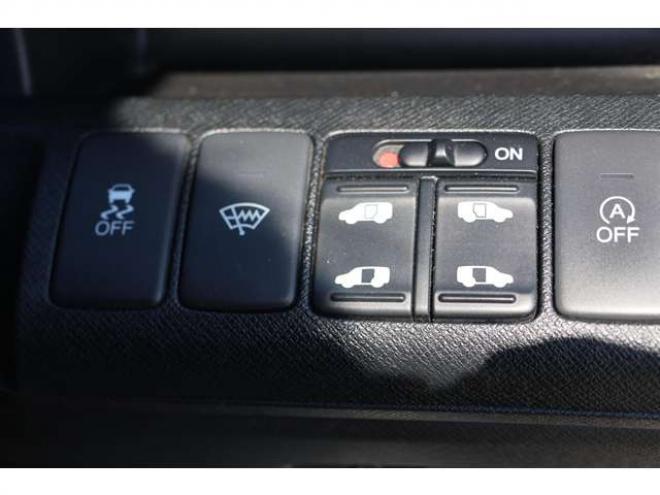 ステップワゴン2.0 スパーダ Z インターナビ セレクション 4WD　検二年　ハーフレザー　フリップダウン　自社　ローンカノウ 2000