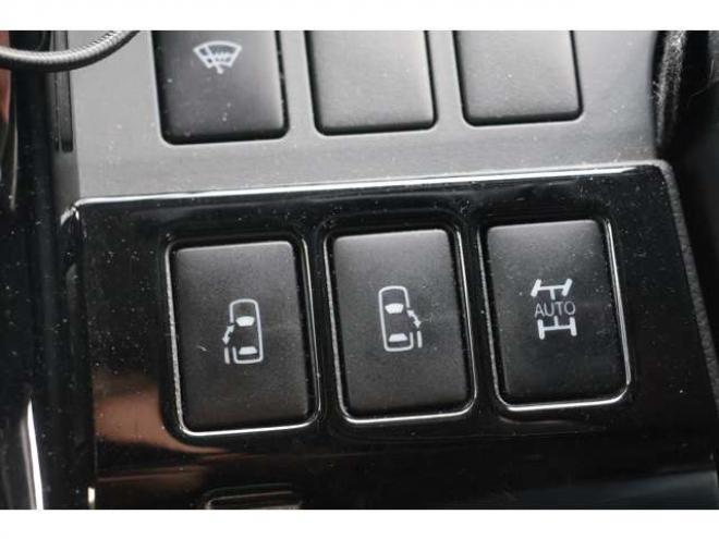 ヴォクシー2.0 ZS 煌II 4WD　検二年　バックカメラ　両側電動スライドドア　自社　ローンカノウ 2000