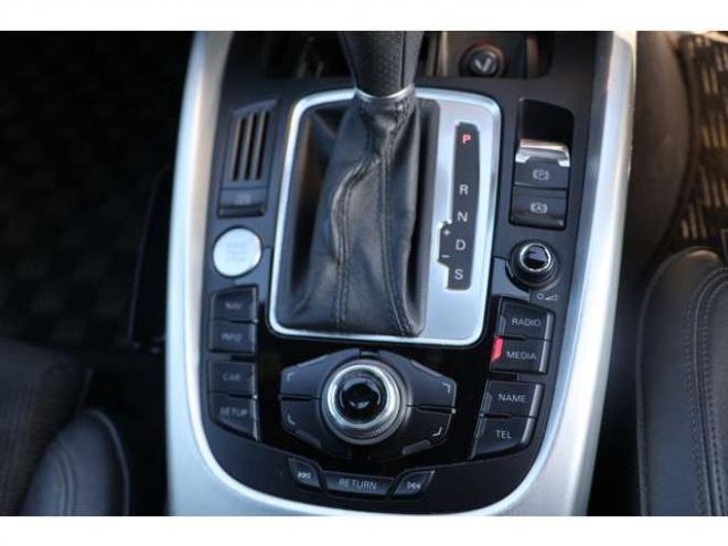 アウディQ5 2.0 TFSI クワトロ Sラインパッケージ 4WD　検R8/11　TV　バックカメラ　ハーフレザー 正規輸入車 2000