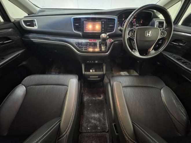 オデッセイ2.4 アブソルート 4WD　ナビ　TV　Bカメラ　Bluetooth　Pスライド 2400