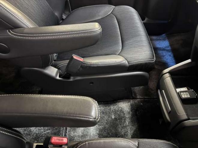 オデッセイ2.4 アブソルート 4WD　ナビ　TV　Bカメラ　Bluetooth　Pスライド 2400