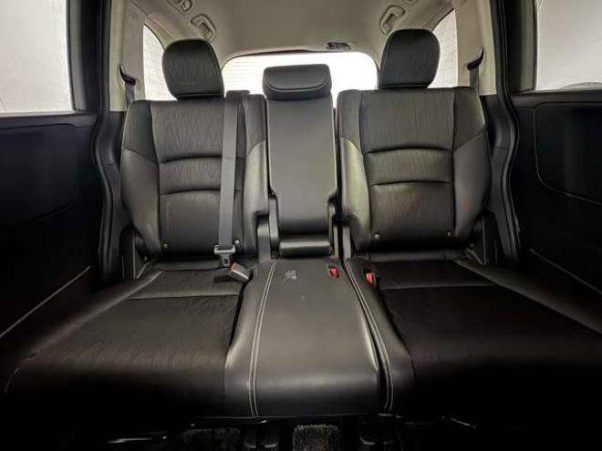 オデッセイ2.4 アブソルート 4WD　ナビ　TV　Bカメラ　Bluetooth　Pスライド 2400