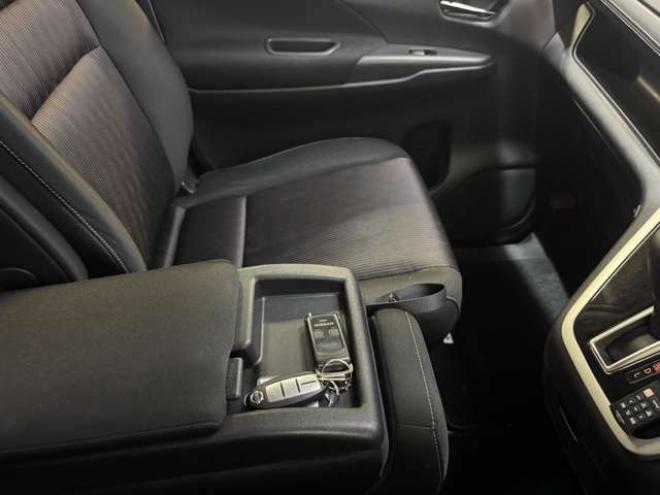 セレナ2.0 ハイウェイスター 4WD　ナビ　TV　アラウンドビュー　Bluetooth　両側Pスライド　Egスターター 2000