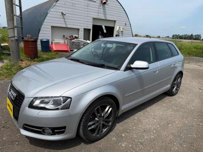 アウディA3スポーツバック 2.0 TFSI クワトロ 4WD　ナビ・TV・Bカメラ 正規輸入車 2000