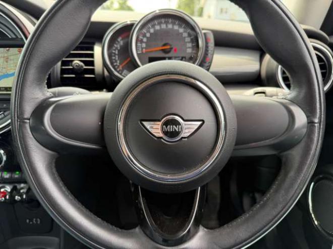 ミニクーパー 3ドア　純正ナビ・Bカメラ　Bluetooth 正規輸入車 2WD 1500