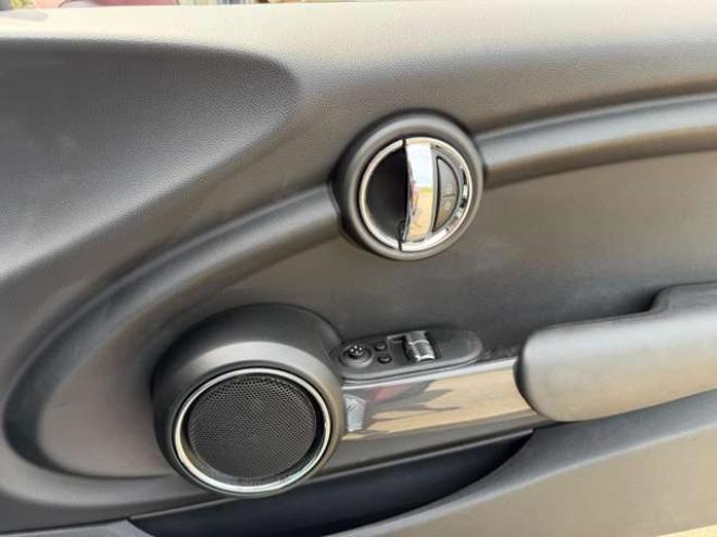 ミニクーパー 3ドア　純正ナビ・Bカメラ　Bluetooth 正規輸入車 2WD 1500