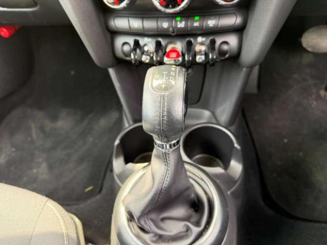 ミニクーパー 3ドア　純正ナビ・Bカメラ　Bluetooth 正規輸入車 2WD 1500