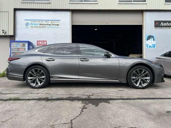 レクサスLS 500h Fスポーツ 4WD　法定12ヵ月点検整備付・本州仕入車両・有償色マンガンラスター・サンルーフ・ブラックレザー・純正エンジンスターター・デジタルインナーミラー・4WD・純正20インチAW・AC100V1500W給電 3500