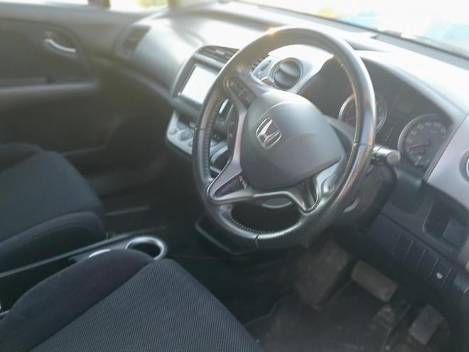 ストリームRSZ 4WD 1800 5Dr