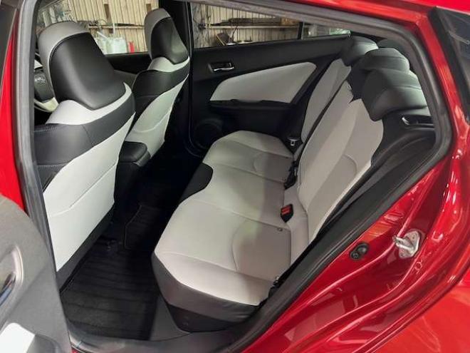 プリウス1.8 A ツーリングセレクション E-Four 4WD　法定24ヵ月点検整備付・新規車検整備付・純正9インチナビ・地デジ・セーフティーセンス・BSM・本州仕入車両 1800