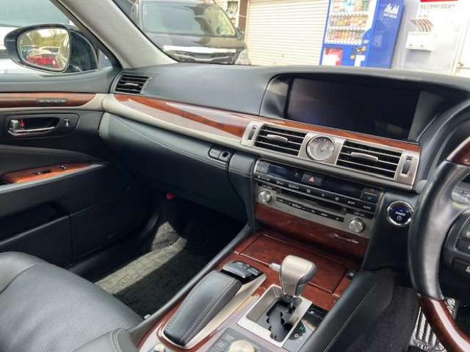 レクサスLSハイブリッド 600hL エグゼクティブパッケージ 4WD　WALDエアロ・WALD22AW・エクゼクティブパッケージ・マークレビンソン・純正ナビ・地デジ・リアエンターテインメント・BSM・オートマチックハイビーム・車検令和10年1月・本州仕入車両 5000