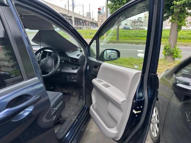 フリードGエアロ Lパッケージ 4WD 1500 5Dr