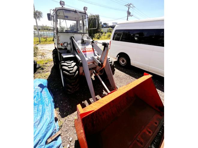 ホイールローダMITSUBISHI  WS300A　ディーゼルエンジン　低アワー 4WD