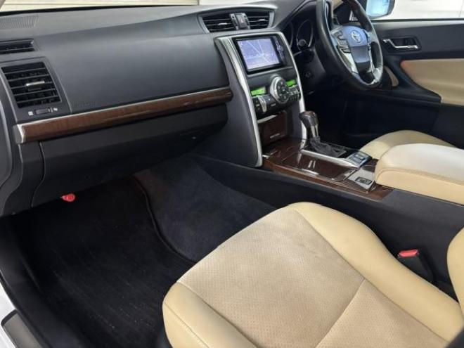 マークXプレミアム　Ｆｏｕｒ　本州仕入　ワンオーナー　最上級グレード　禁煙車　純正ハーフレザーシート　純正１６インチＡＷ　社外１６ＡＷ＋スタッドレスタイヤ　純正ナビ　フルセグ地デジ　Ｂｌｕｅｔｏｏｔｈオーディオ　バックカメラ 4WD 2500 4Dr
