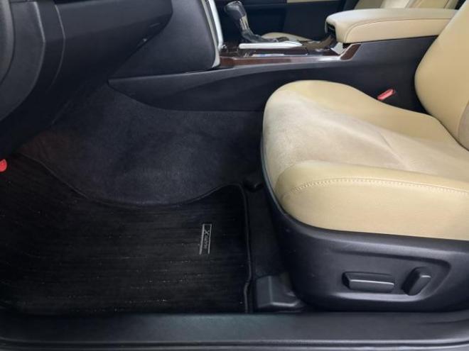 マークXプレミアム　Ｆｏｕｒ　本州仕入　ワンオーナー　最上級グレード　禁煙車　純正ハーフレザーシート　純正１６インチＡＷ　社外１６ＡＷ＋スタッドレスタイヤ　純正ナビ　フルセグ地デジ　Ｂｌｕｅｔｏｏｔｈオーディオ　バックカメラ 4WD 2500 4Dr