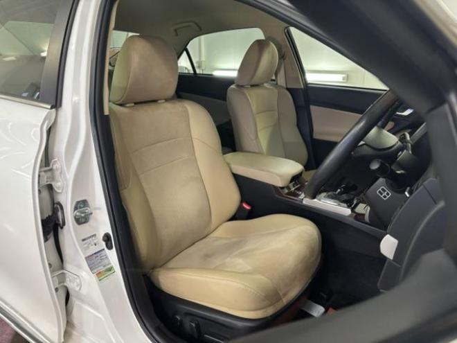 マークXプレミアム　Ｆｏｕｒ　本州仕入　ワンオーナー　最上級グレード　禁煙車　純正ハーフレザーシート　純正１６インチＡＷ　社外１６ＡＷ＋スタッドレスタイヤ　純正ナビ　フルセグ地デジ　Ｂｌｕｅｔｏｏｔｈオーディオ　バックカメラ 4WD 2500 4Dr
