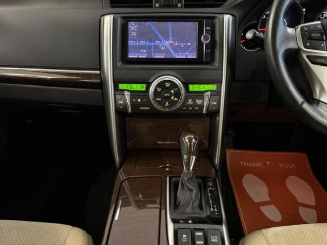 マークXプレミアム　Ｆｏｕｒ　本州仕入　ワンオーナー　最上級グレード　禁煙車　純正ハーフレザーシート　純正１６インチＡＷ　社外１６ＡＷ＋スタッドレスタイヤ　純正ナビ　フルセグ地デジ　Ｂｌｕｅｔｏｏｔｈオーディオ　バックカメラ 4WD 2500 4Dr