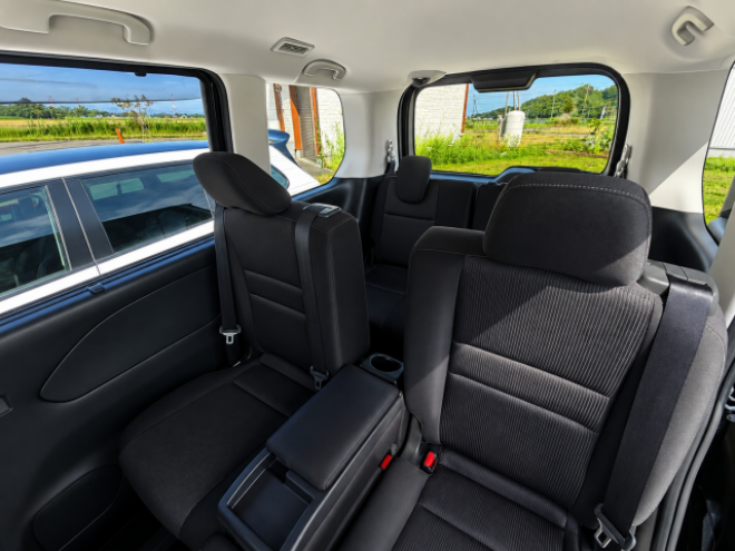 セレナハイウェイスターVセレクション2 S-HYBRID 本州車寒冷地仕様 ナビ9インチTVバックカメラ アラウンドビューモニター フリップダウンモニター 両側パワースライドドア 15インチアルミタイヤ 車検新規2年 24ヶ月点検整備済  4WD 2000 5Dr