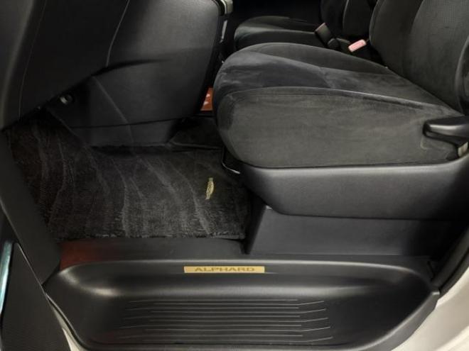 アルファード２４０Ｓ　プライムセレクションⅡ　タイプゴールドⅡ　本州仕入　禁煙車　アルパインリアフリップダウンモニター　両側パワースライドドア　パワーバックドア　純正１８インチＡＷ　社外１６ＡＷ＋スタッドレスタイヤ　純正ナビ　地デジ　Ｂｌｕｅｔｏｏｔｈオーディオ 4WD 2400 5Dr
