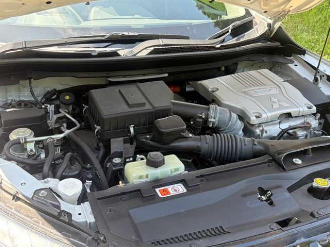 エクリプスクロスPHEV 2.4 G 4WD　ハーフレザーシートETCシートヒーター　ハンドルヒータークルーズコントロール　パドルシフト 2400