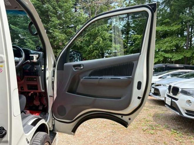 キャラバンNV350 2.5 プレミアムGX ロングボディ ディーゼルターボ 4WD　ドライブレコーダー　後席モニター　フルセグ　ナビ　バックカメラ　キーレスエントリー　ETC　両側スライドドア　ABS　盗難防止装置　横滑り防止装置　エアコン　パワステ　パワーウィンドウ 2500