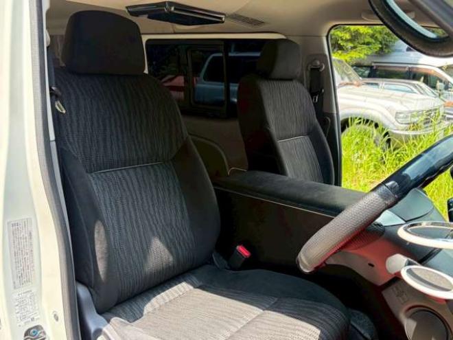 キャラバンNV350 2.5 プレミアムGX ロングボディ ディーゼルターボ 4WD　ドライブレコーダー　後席モニター　フルセグ　ナビ　バックカメラ　キーレスエントリー　ETC　両側スライドドア　ABS　盗難防止装置　横滑り防止装置　エアコン　パワステ　パワーウィンドウ 2500