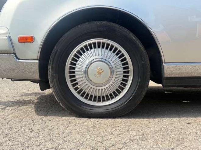 センチュリー5.0　本革シート　全席シートヒーター　後席リフレッシング機能純正アルミ　純正ナビ 2WD 5000