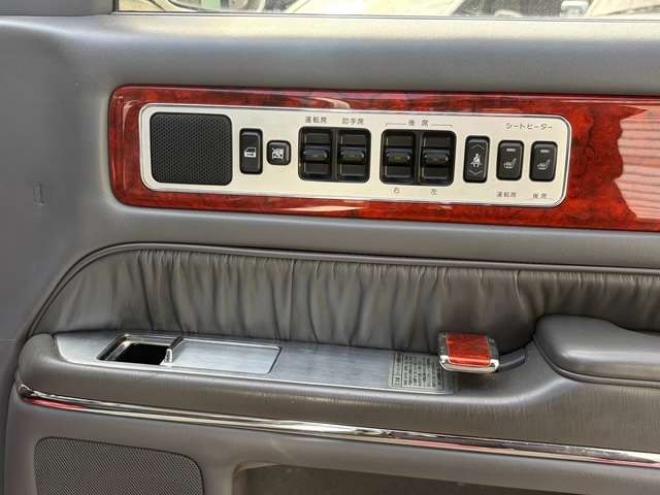 センチュリー5.0　本革シート　全席シートヒーター　後席リフレッシング機能純正アルミ　純正ナビ 2WD 5000