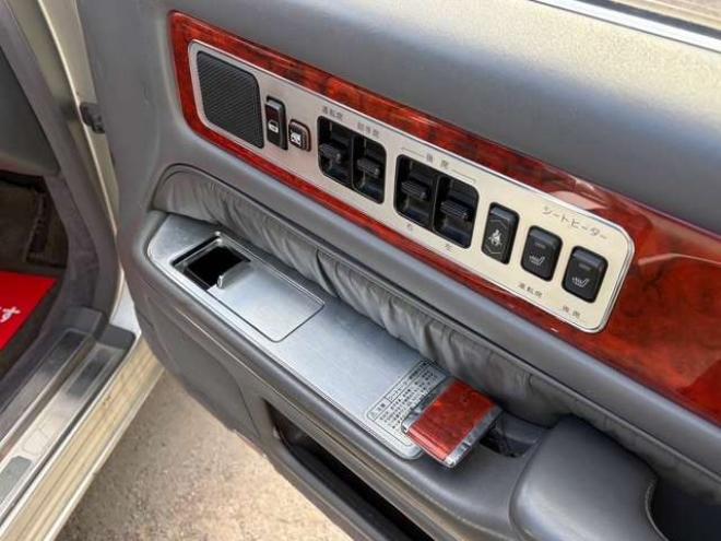 センチュリー5.0　本革シート　全席シートヒーター　後席リフレッシング機能純正アルミ　純正ナビ 2WD 5000