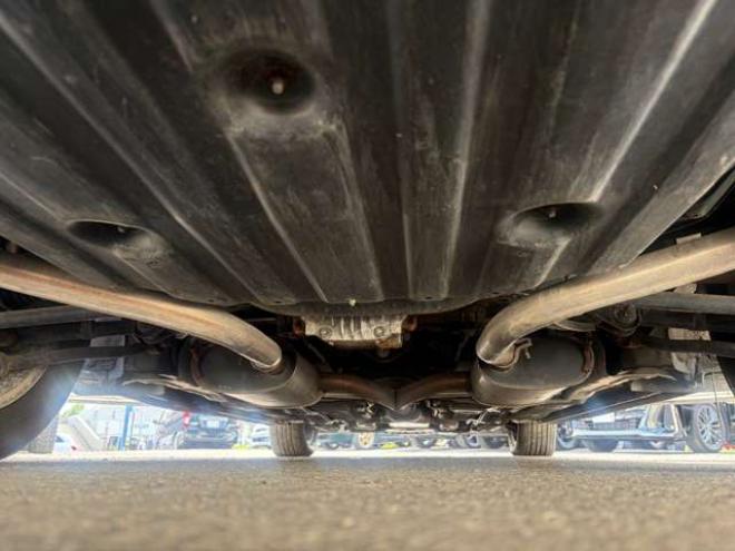 センチュリー5.0　本革シート　全席シートヒーター　後席リフレッシング機能純正アルミ　純正ナビ 2WD 5000