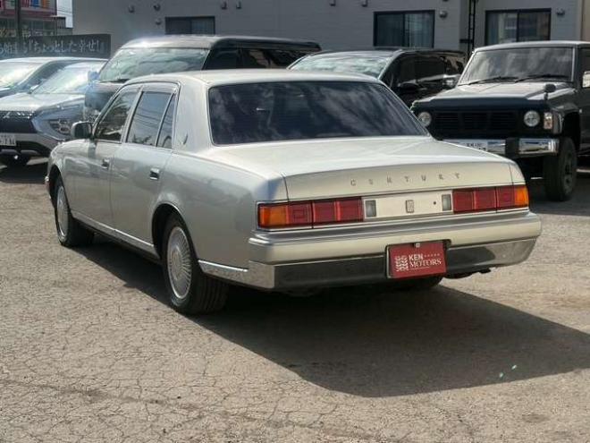 センチュリー5.0　本革シート　全席シートヒーター　後席リフレッシング機能純正アルミ　純正ナビ 2WD 5000