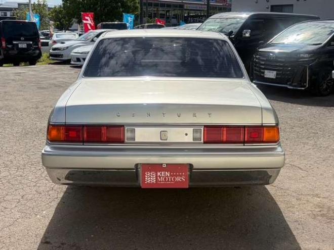 センチュリー5.0　本革シート　全席シートヒーター　後席リフレッシング機能純正アルミ　純正ナビ 2WD 5000
