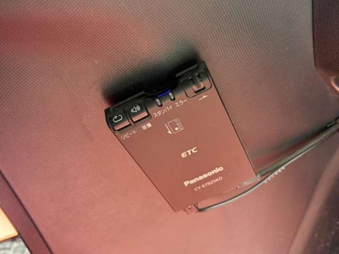 ヴォクシー2.0 ZS 4WD　後期　純正スマートエンスタ　スペアキー　ワンオーナー　純ナビ　バックカメラ　ETC　ネッセン　プッシュスタート　レーンキープ　オートライト　両側パワースライドソア　軽減ブレーキ 2000