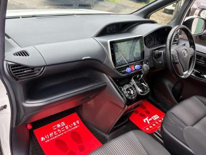 ヴォクシー2.0 ZS 4WD　後期　純正スマートエンスタ　スペアキー　ワンオーナー　純ナビ　バックカメラ　ETC　ネッセン　プッシュスタート　レーンキープ　オートライト　両側パワースライドソア　軽減ブレーキ 2000