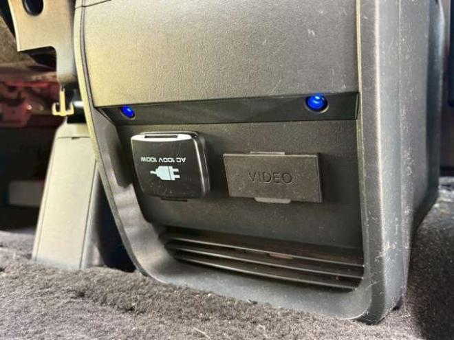 デリカD：5 2.4 シャモニー 4WD　両側電動スライドドア　クルーズコントロール　TV　ナビ　バックカメラ　パワステ　パワーウィンドウ　盗難防止装置　横滑り防止装置　キーレスエントリー　寒冷地仕様 2400
